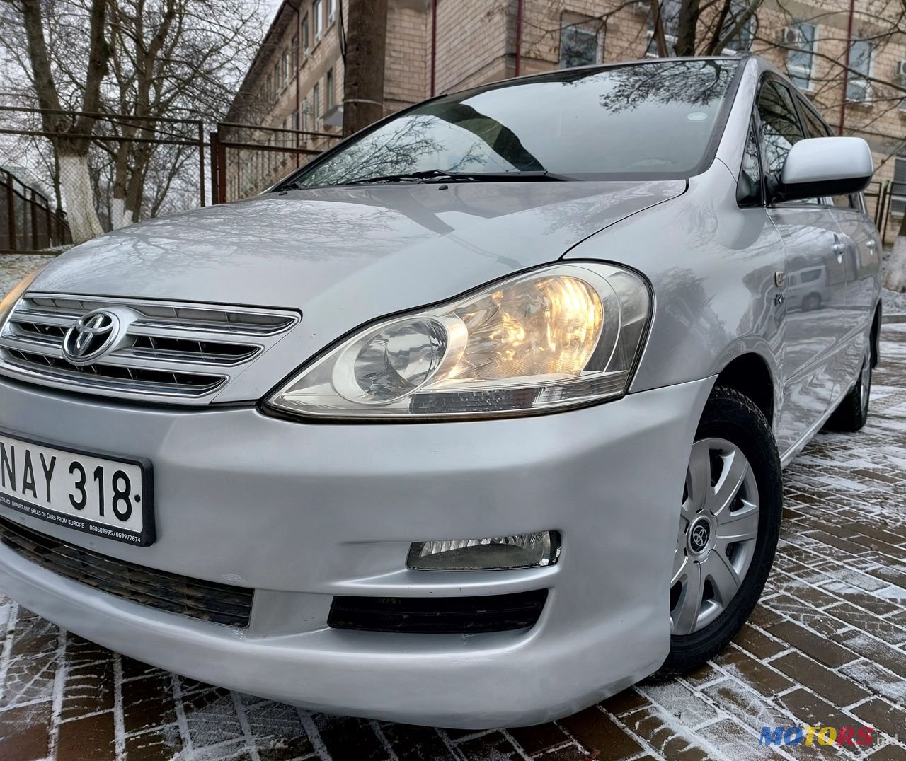 2004' Toyota Avensis Verso photo #2