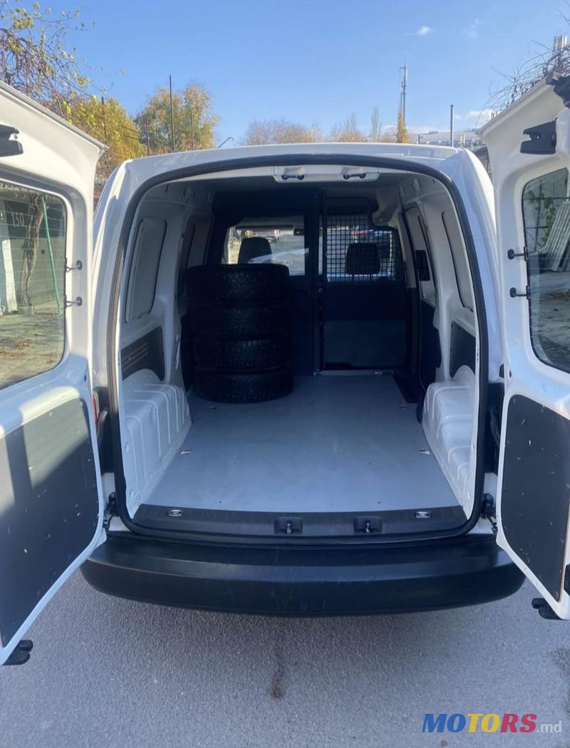 2011' Volkswagen Caddy photo #6