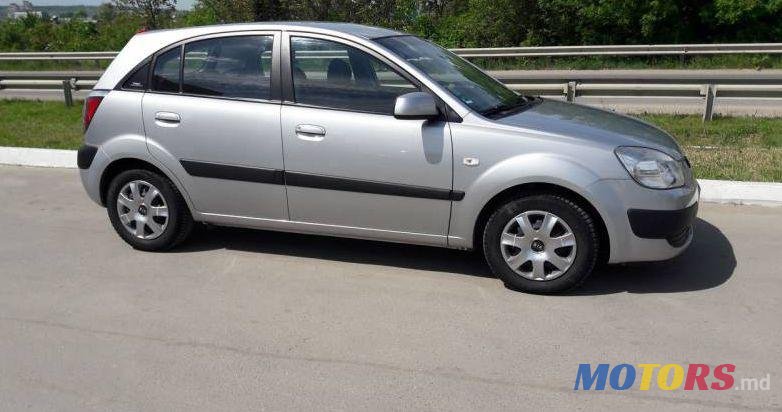 2005' Kia Rio photo #1