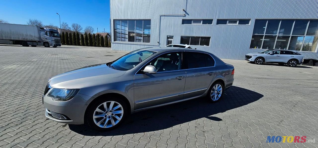 2014' Skoda Superb photo #5