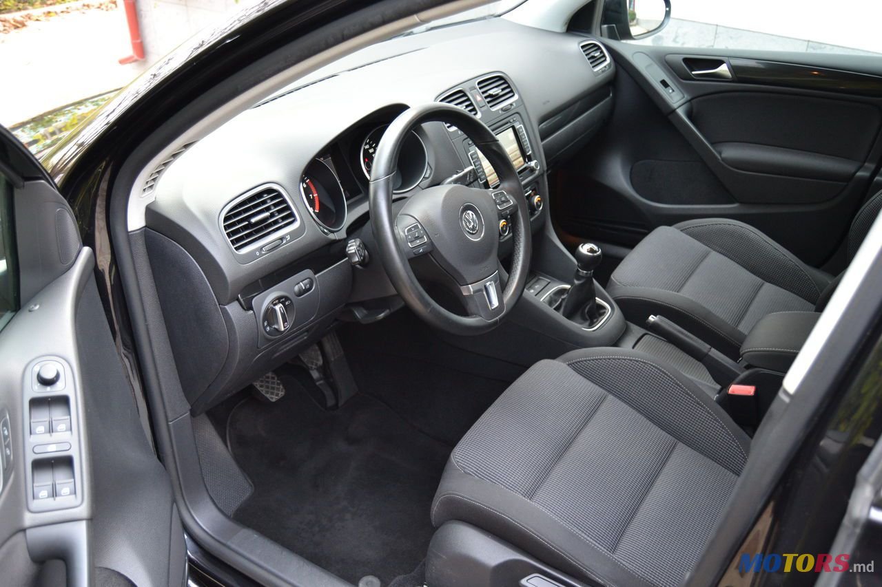 2011' Volkswagen Golf photo #5