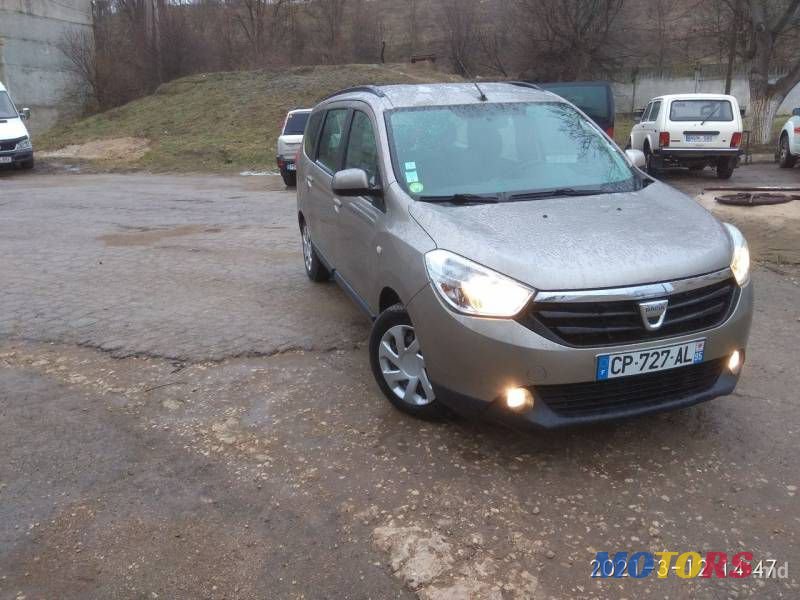 2013' Dacia Lodgy photo #2