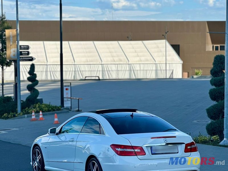 2010' Mercedes-Benz E-Class photo #4