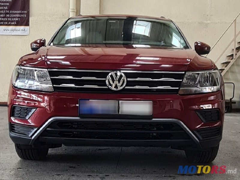 2019' Volkswagen Tiguan photo #6