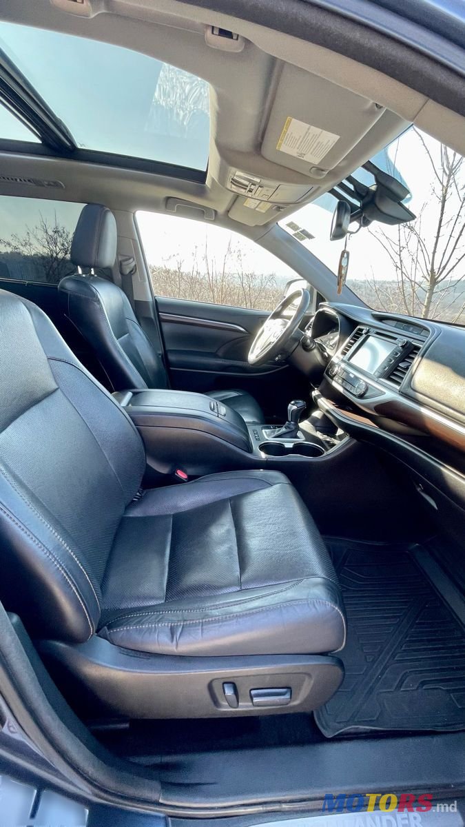 2016' Toyota Highlander photo #5