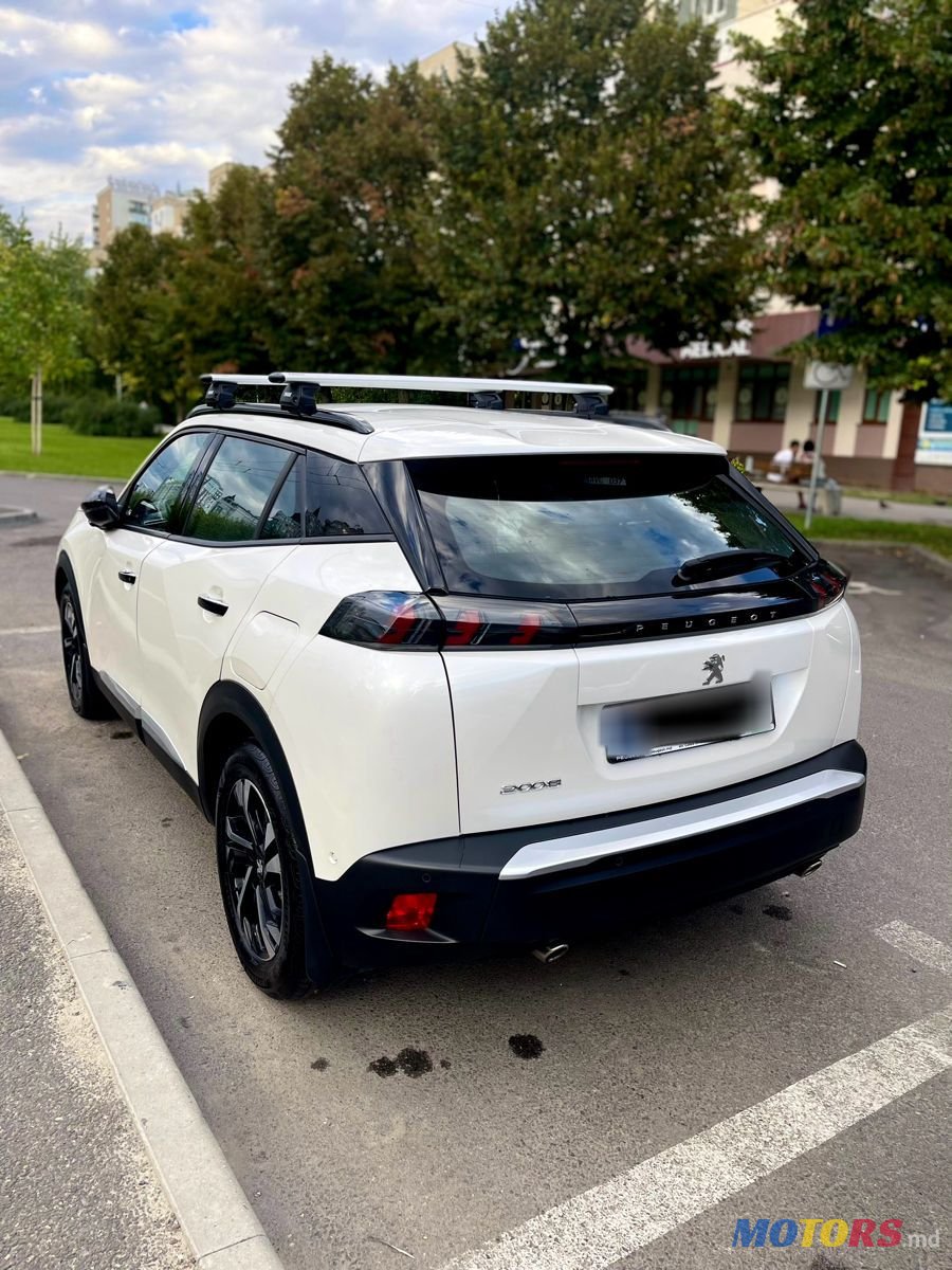 2023' Peugeot 2008 photo #2