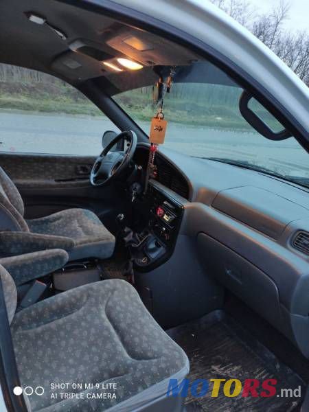 1999' Kia Carnival photo #1