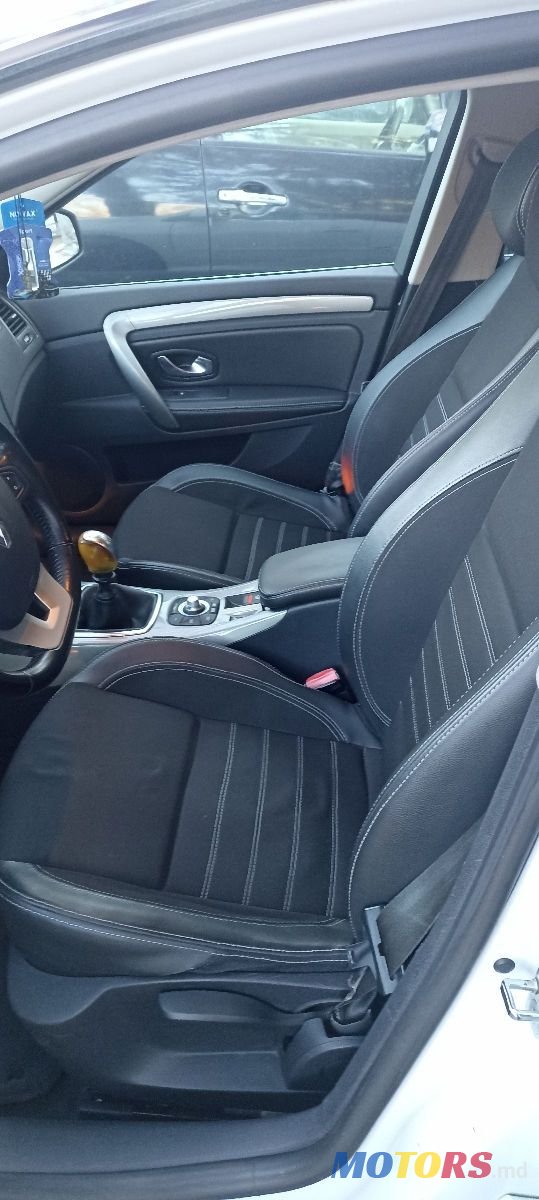 2012' Renault Laguna photo #6