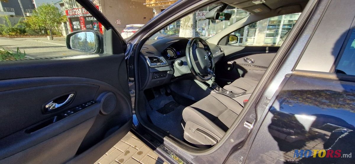 2014' Renault Megane photo #2