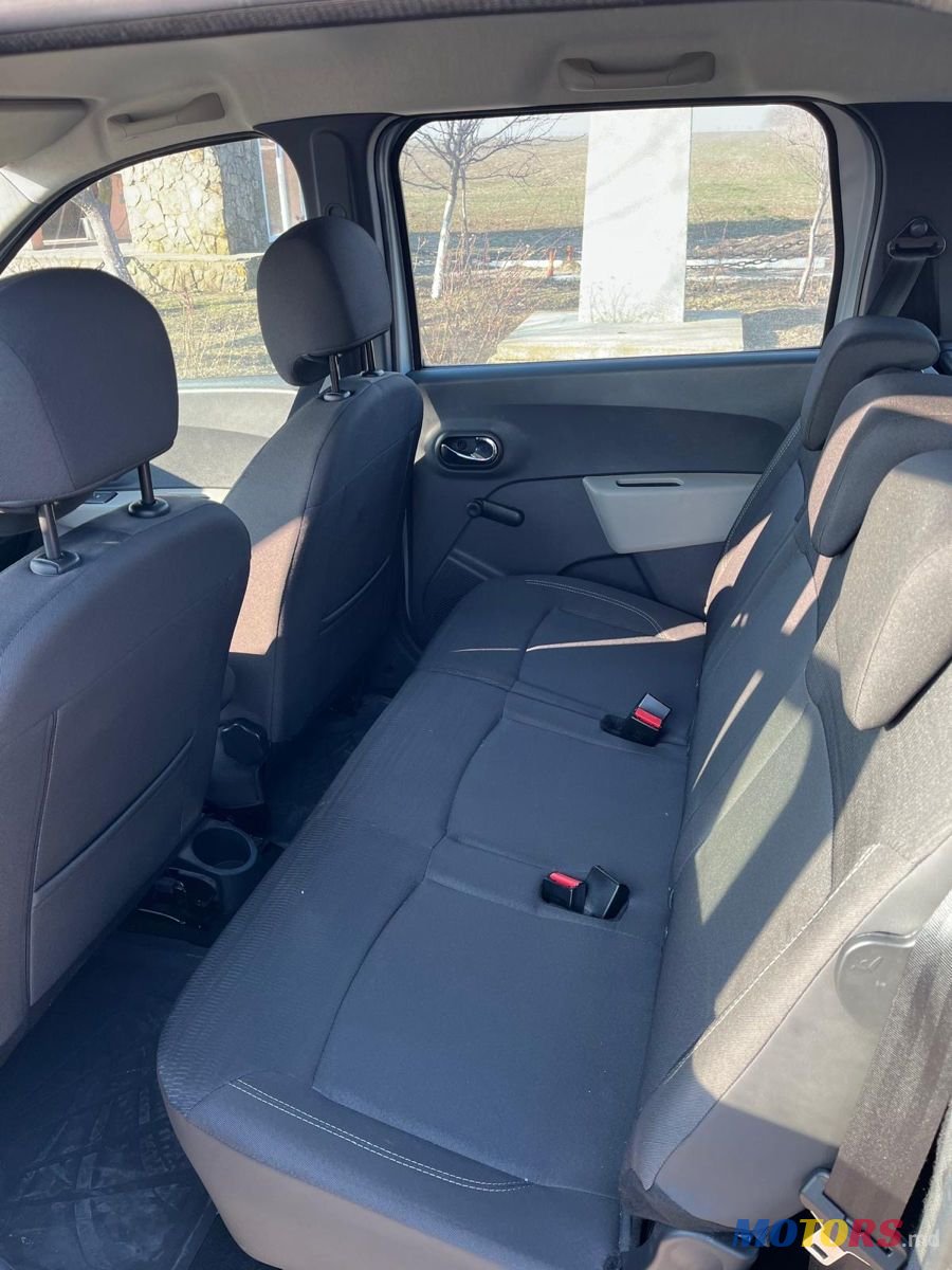 2016' Dacia Lodgy photo #6