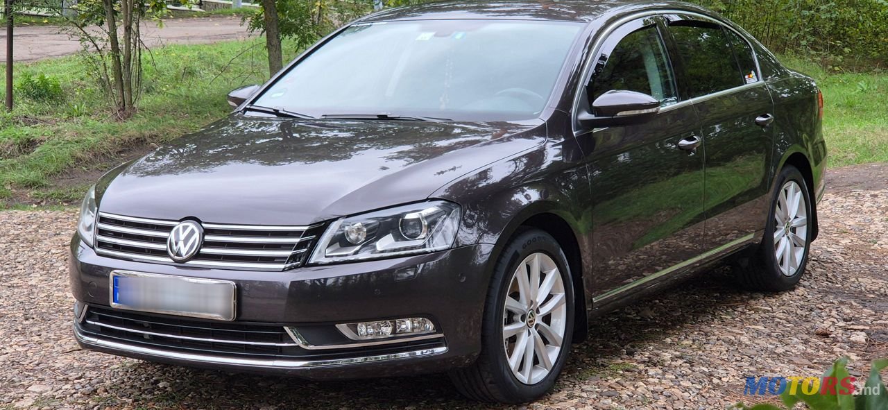 2011' Volkswagen Passat photo #4