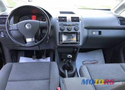 2008' Volkswagen Touran photo #2