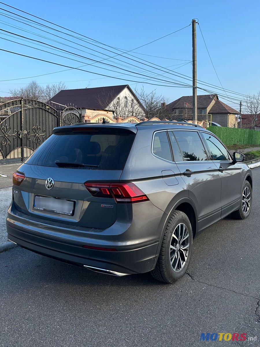 2019' Volkswagen Tiguan photo #4