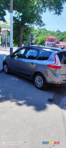 2012' Renault Grand Scenic photo #2