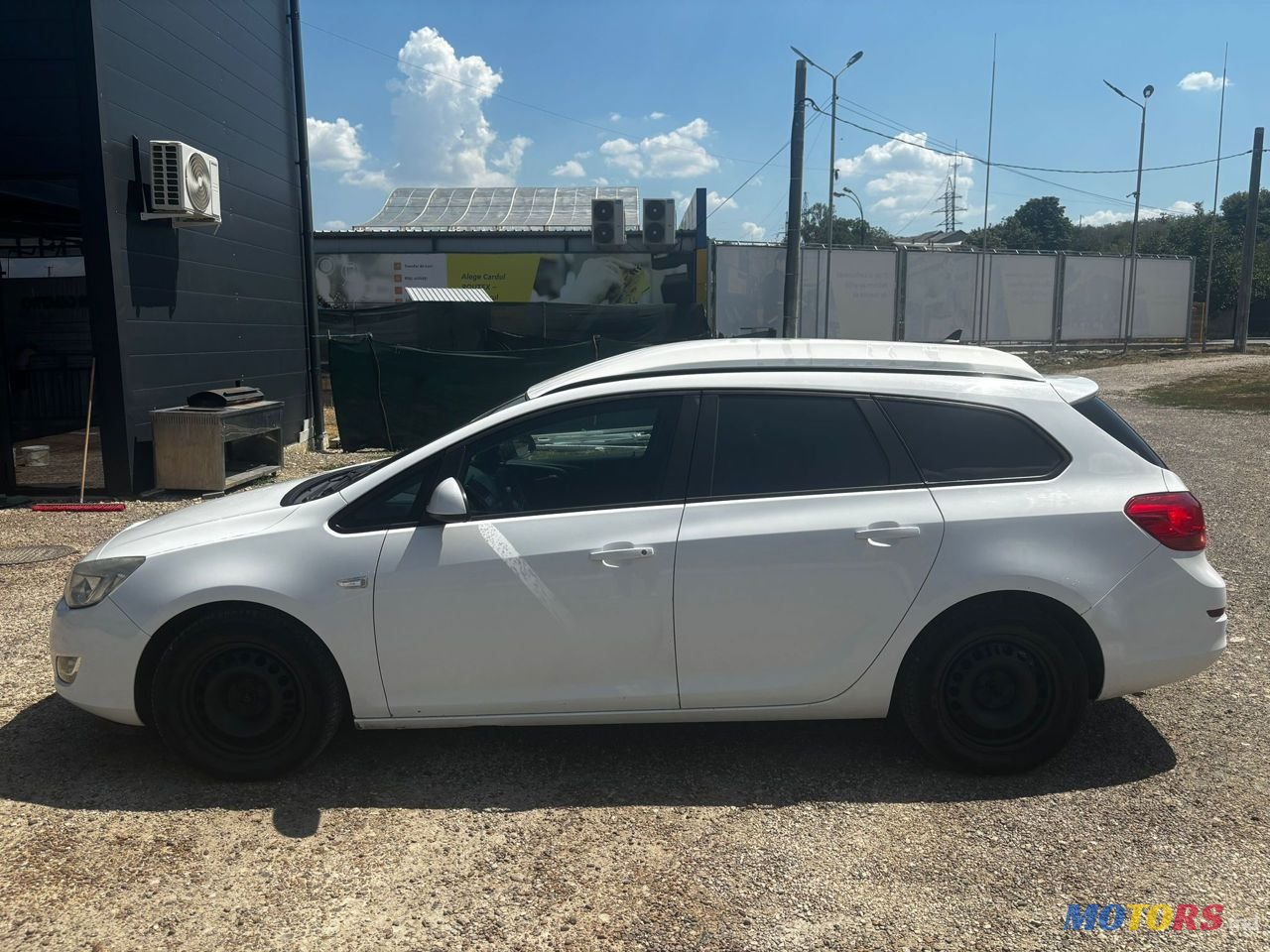 2012' Opel Astra photo #5