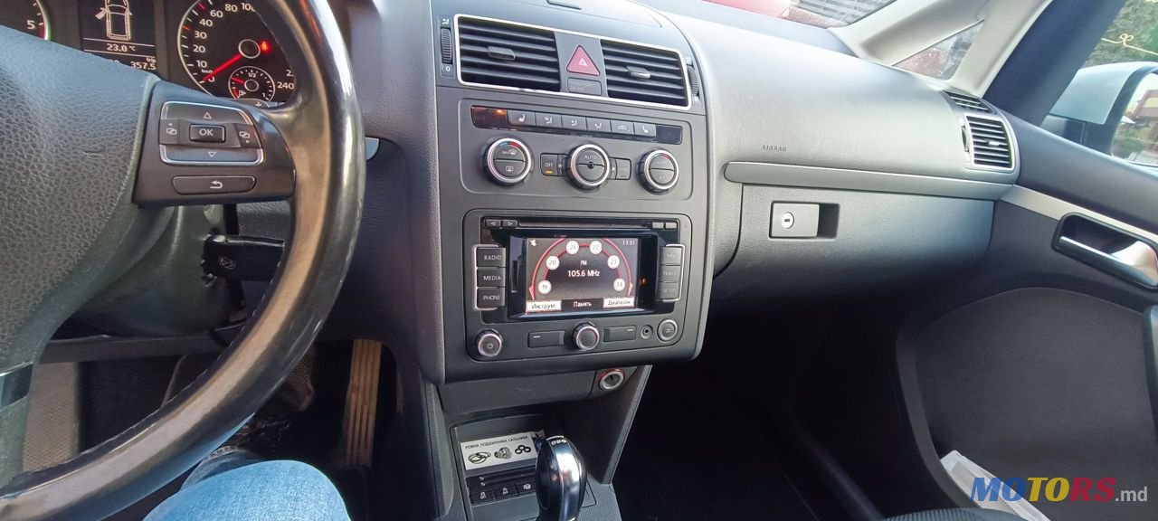 2013' Volkswagen Touran photo #3