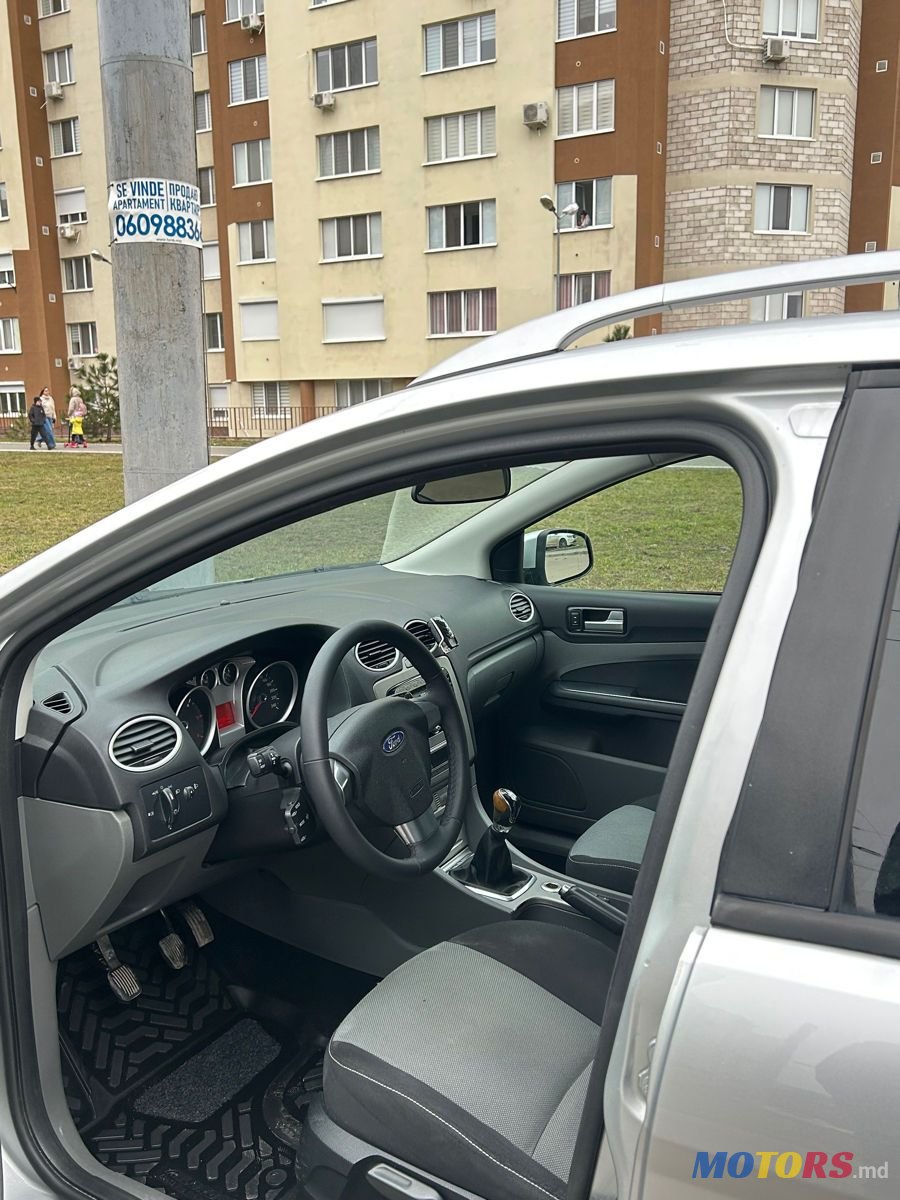 2010' Ford Focus photo #5