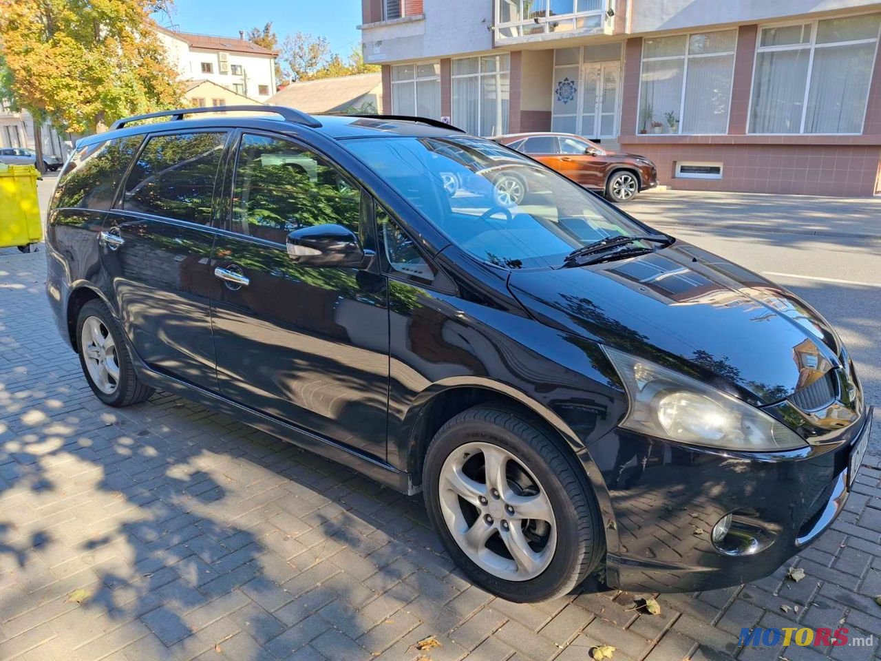 2007' Mitsubishi Grandis photo #1