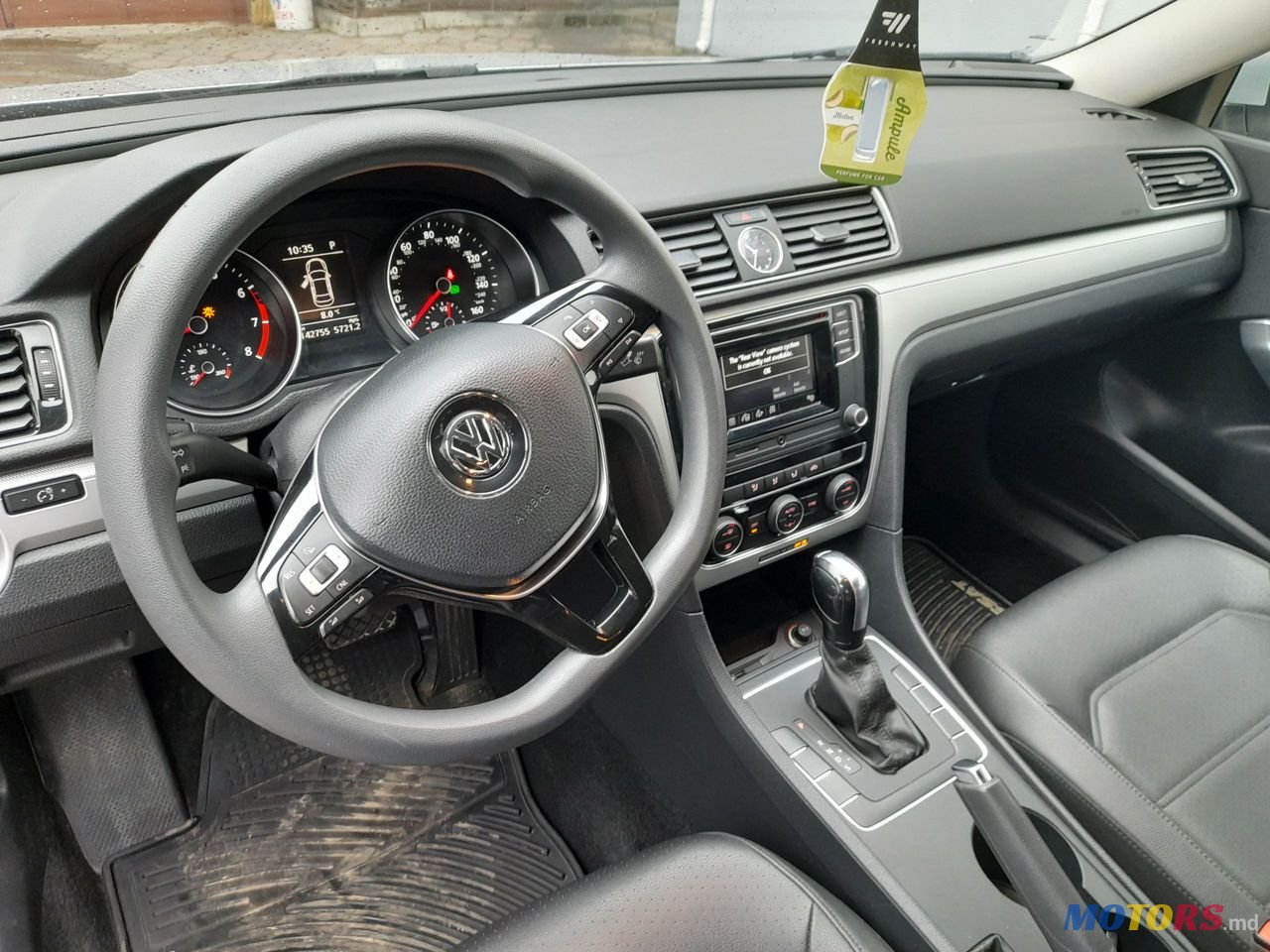 2017' Volkswagen Passat photo #5
