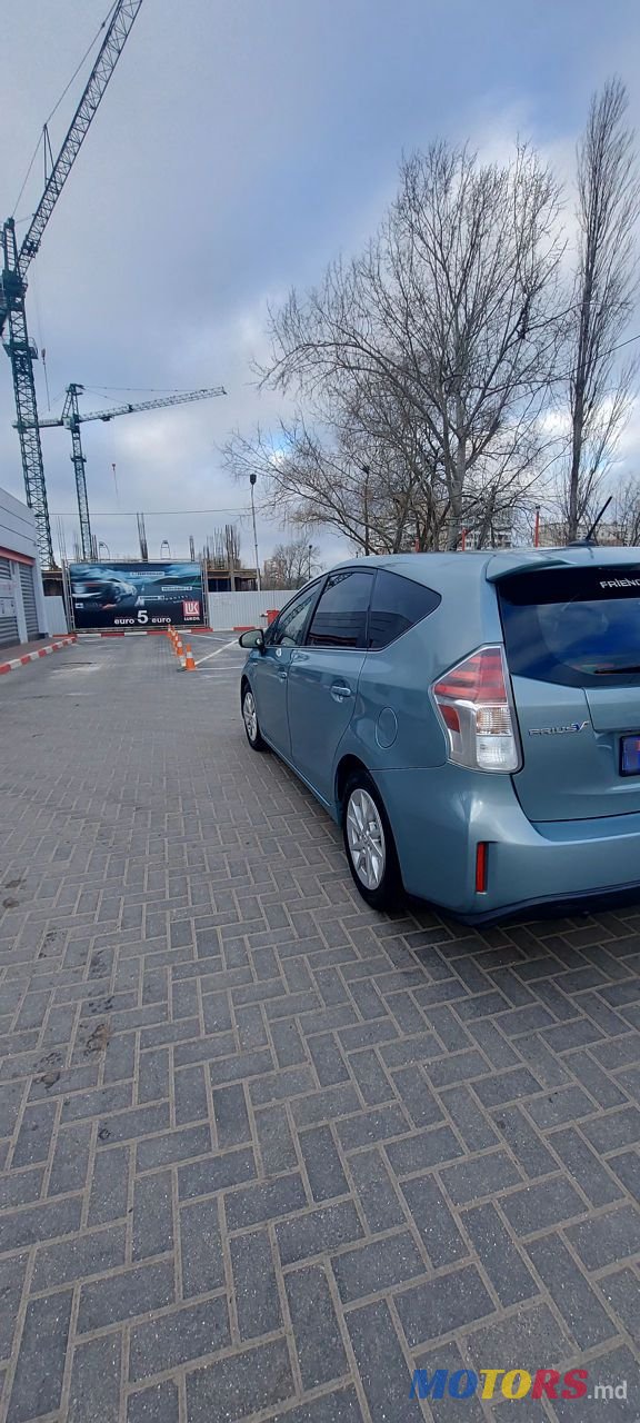 2015' Toyota Prius v photo #5