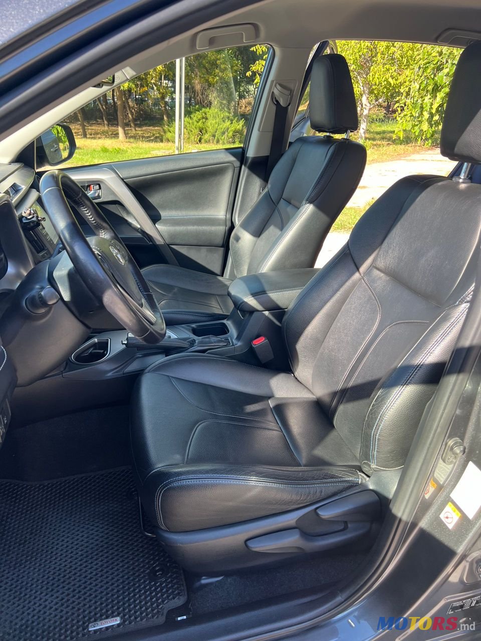 2017' Toyota RAV4 photo #6