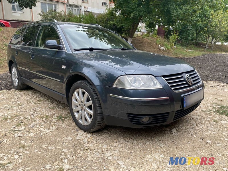 2002' Volkswagen Passat photo #2