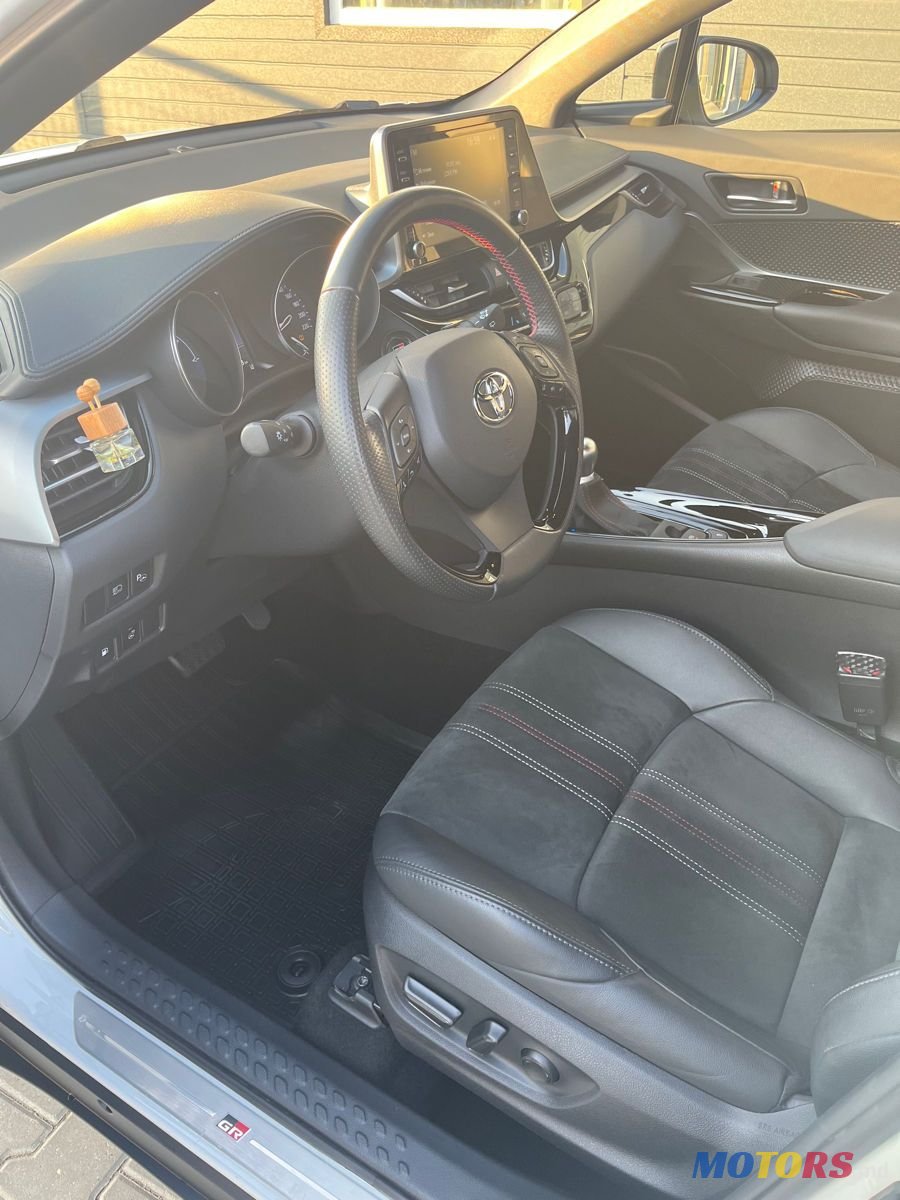 2022' Toyota C-HR photo #6