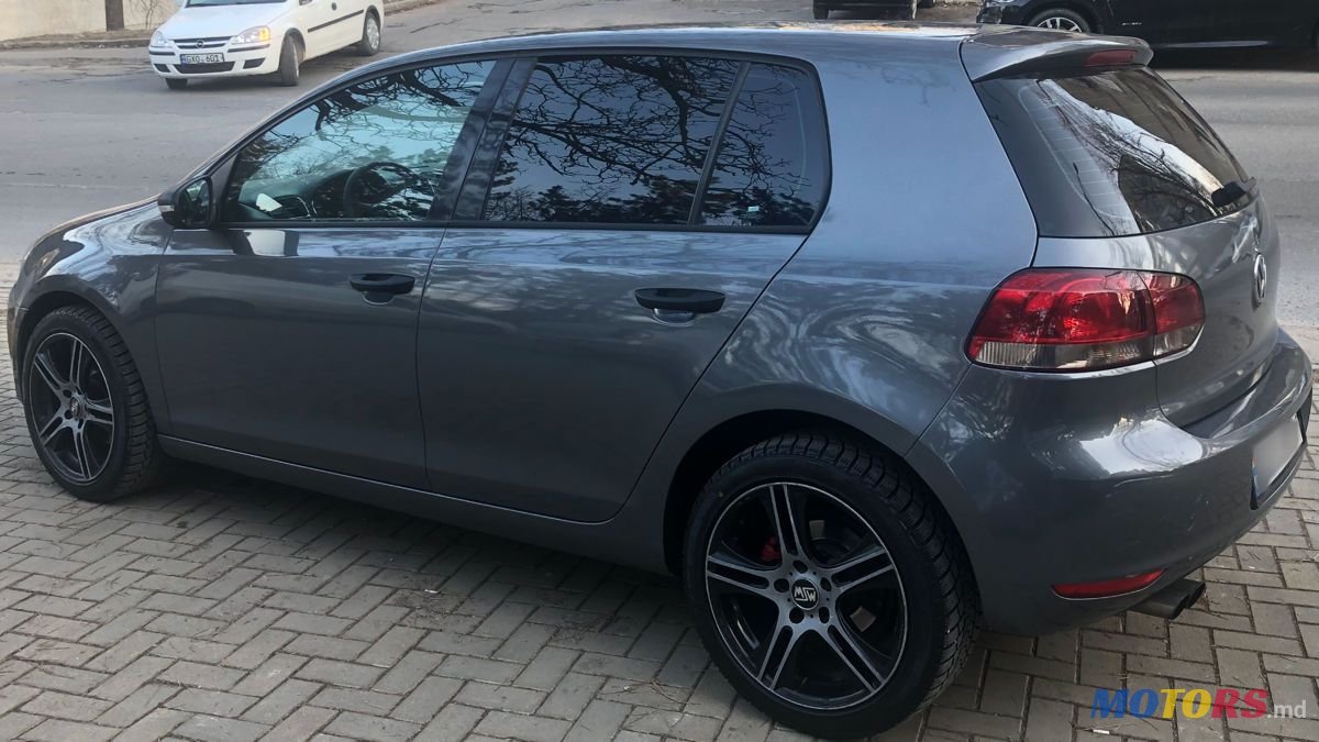 2009' Volkswagen Golf photo #2