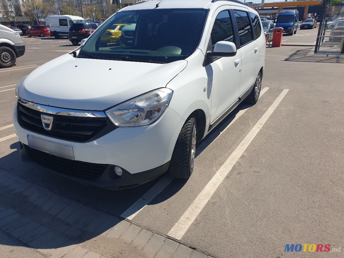 2013' Dacia Lodgy photo #3