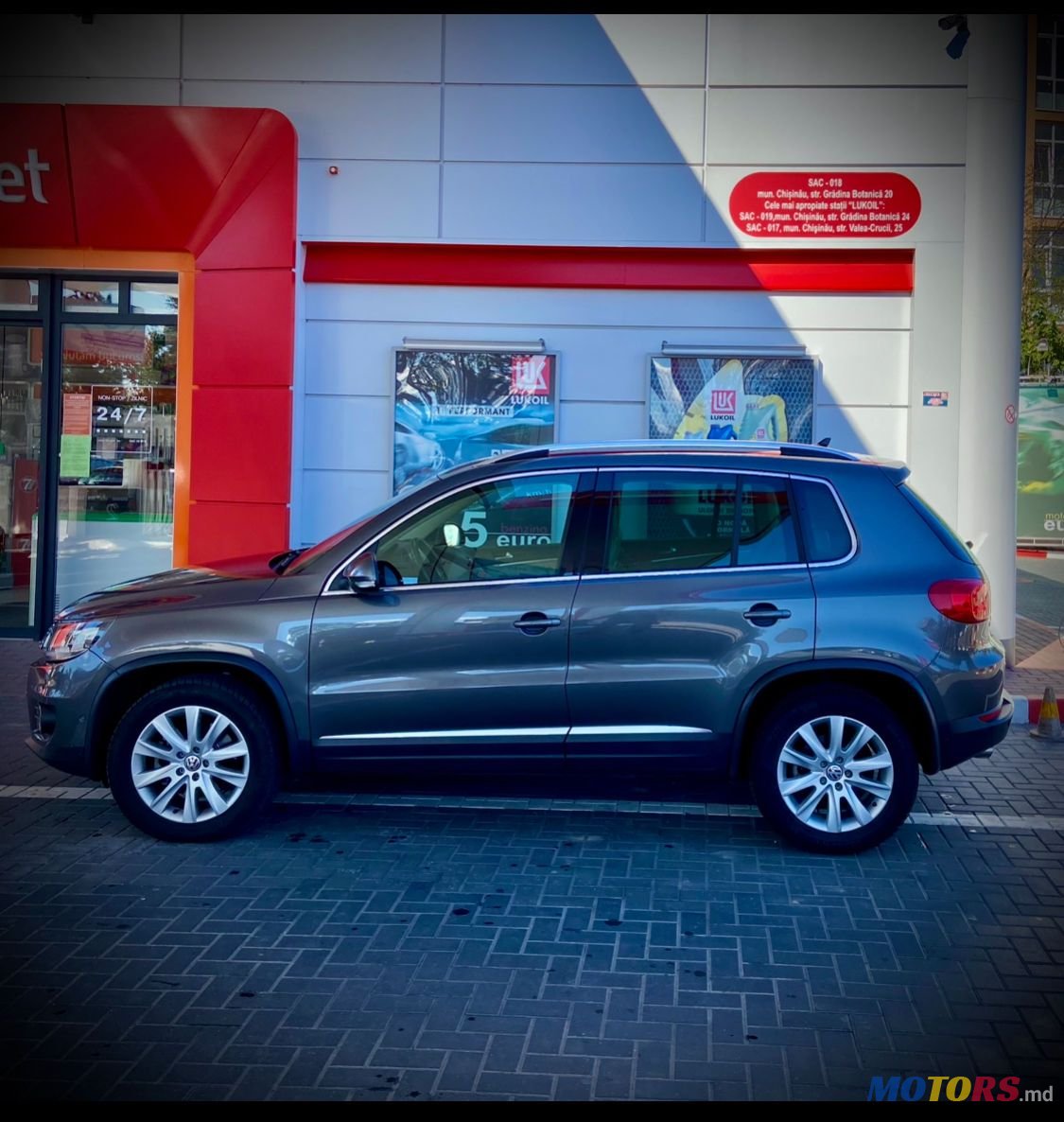 2012' Volkswagen Tiguan photo #4