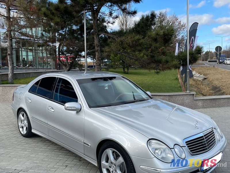 2004' Mercedes-Benz E Класс photo #2