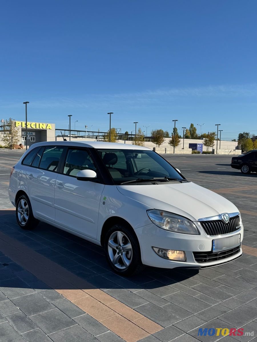 2012' Skoda Fabia photo #2