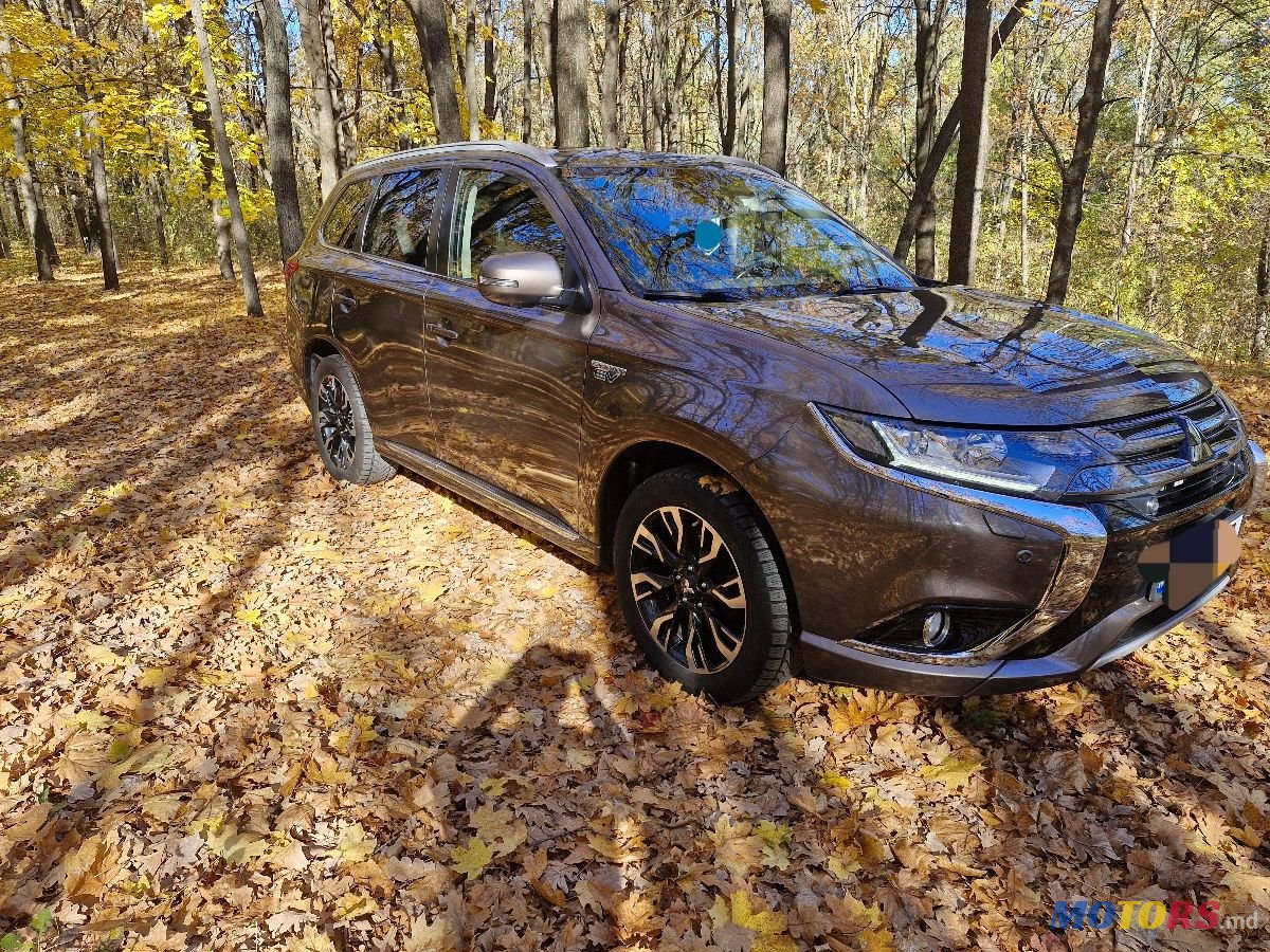 2015' Mitsubishi Outlander photo #4