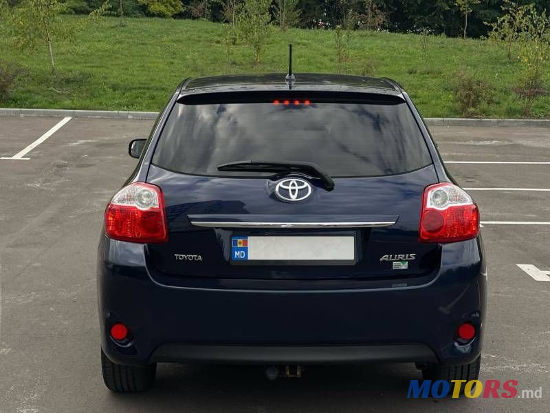 2010' Toyota Auris photo #3