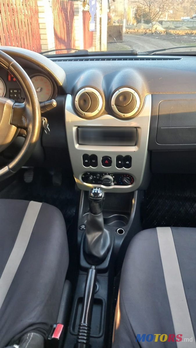 2011' Dacia Logan photo #4