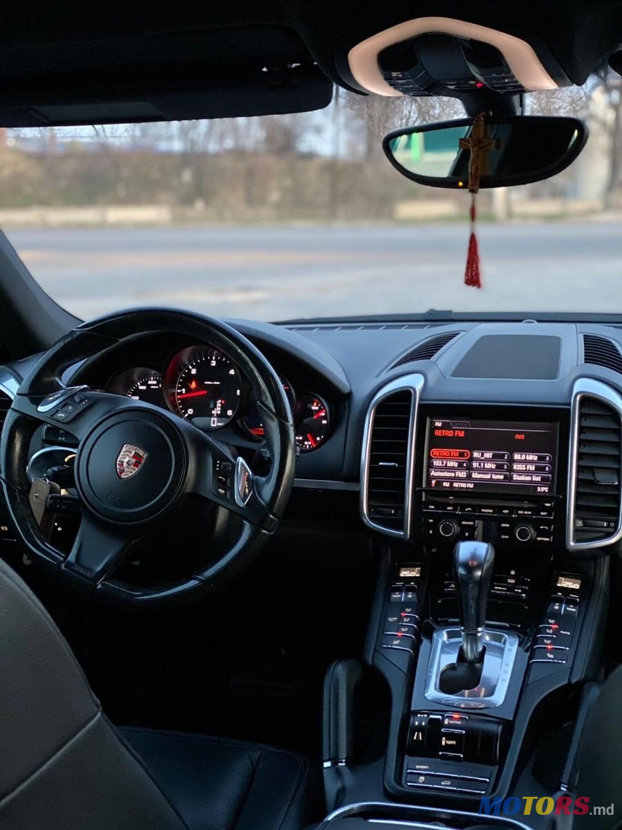 2012' Porsche Cayenne photo #3