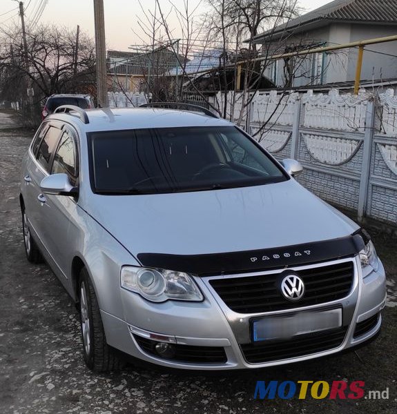 2009' Volkswagen Passat photo #2