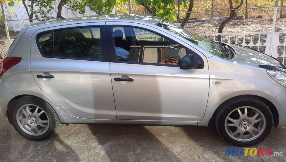 2011' Hyundai i20 photo #2