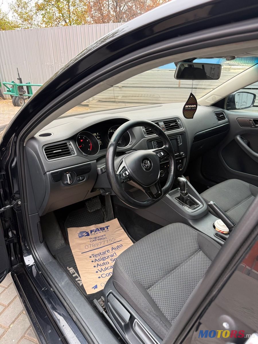 2016' Volkswagen Jetta photo #4