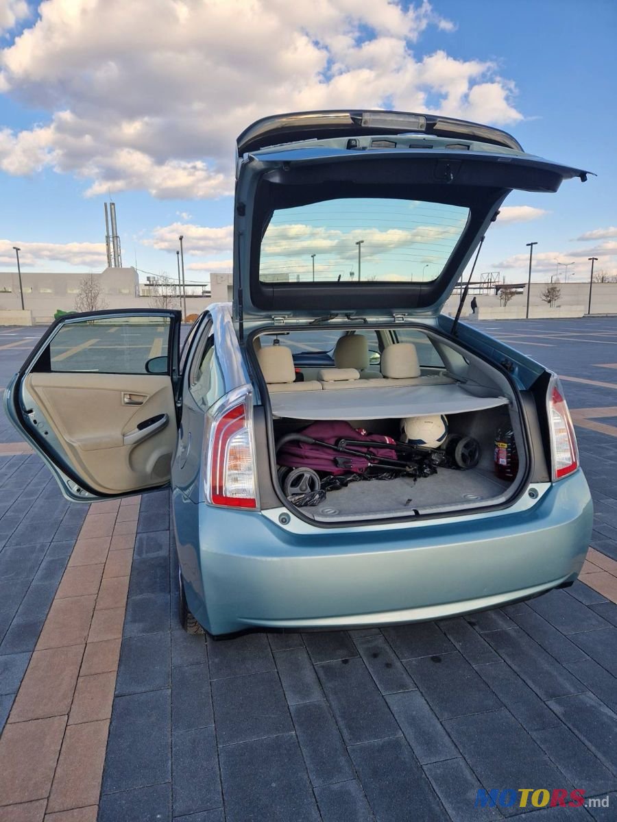 2014' Toyota Prius photo #2