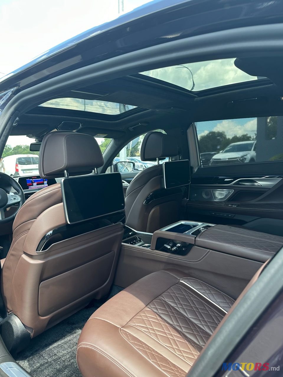 2021' BMW 7 Series photo #6