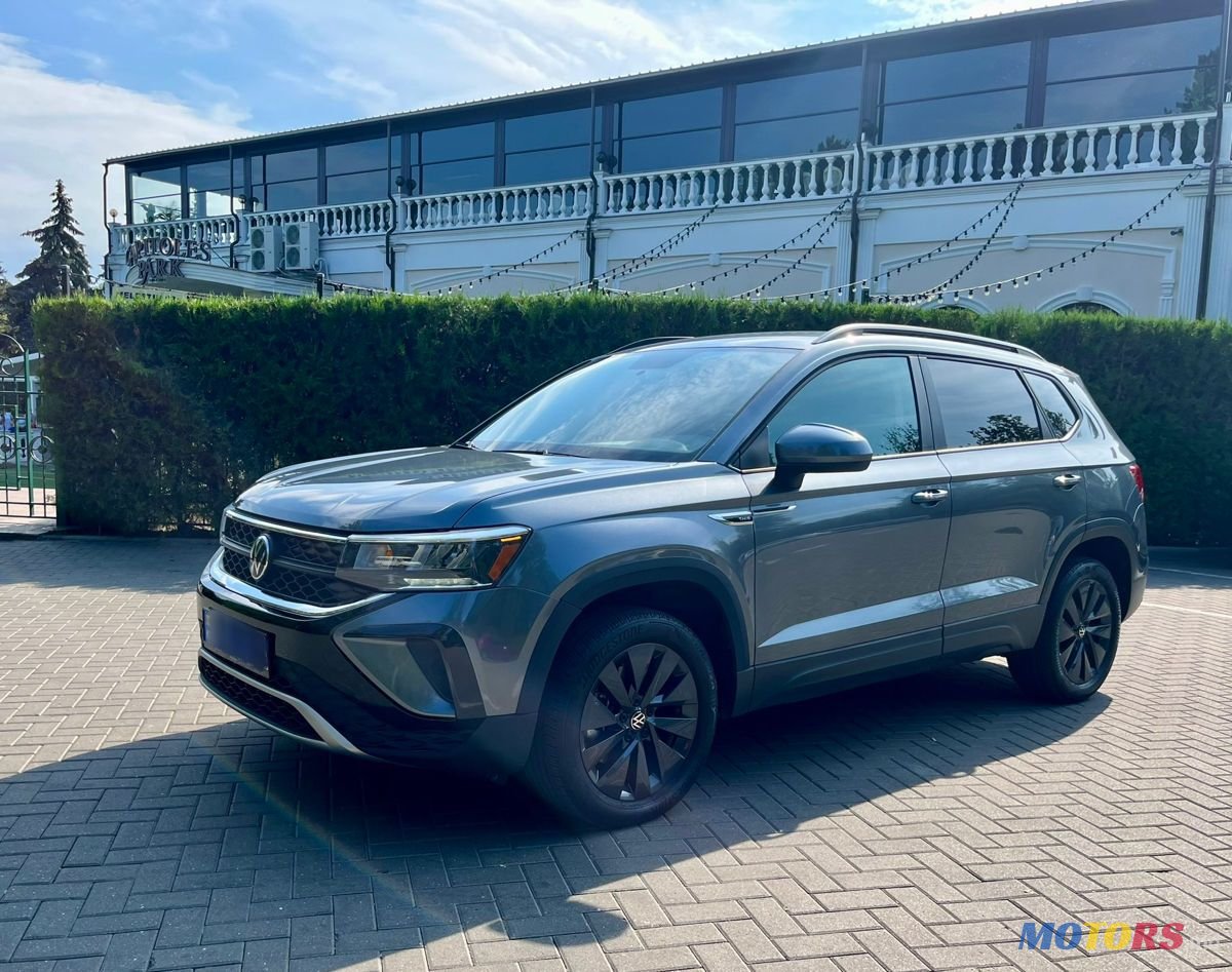 2021' Volkswagen Taos photo #2