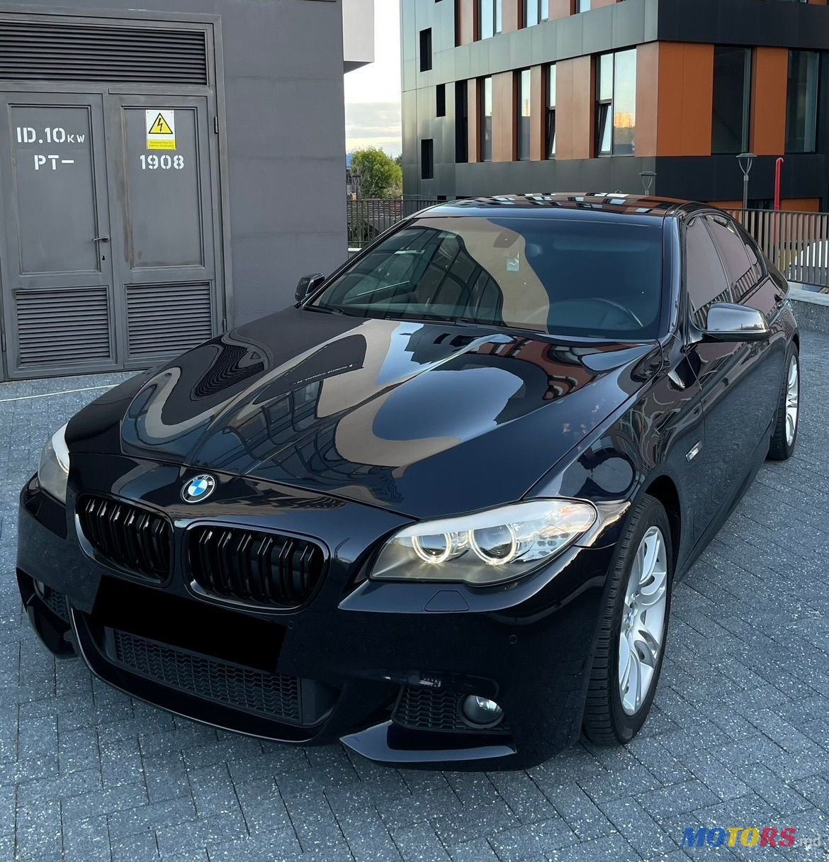 2011' BMW 5 Series photo #1