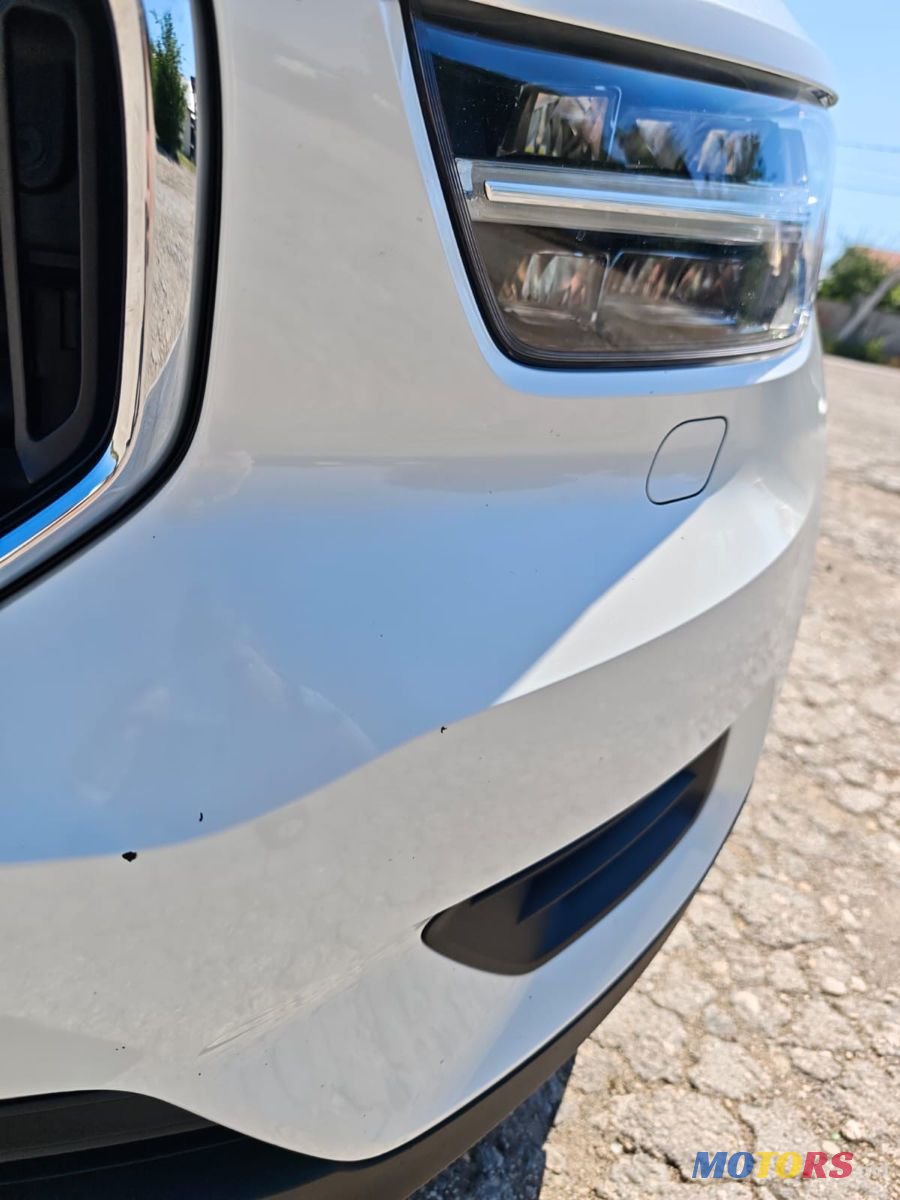 2020' Volvo XC40 photo #6
