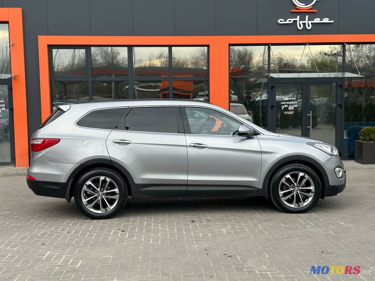 2013' Hyundai Santa Fe photo #2