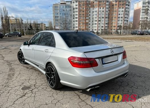 2009' Mercedes-Benz E Класс photo #3