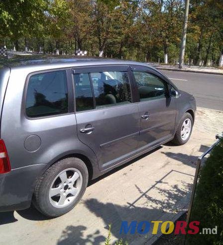 2004' Volkswagen Touran photo #1
