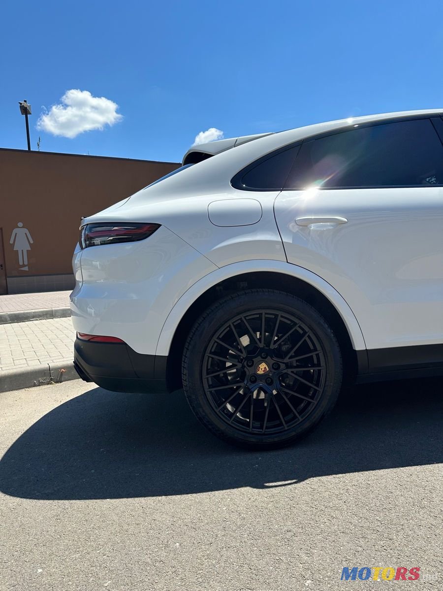 2021' Porsche Cayenne Coupe photo #3