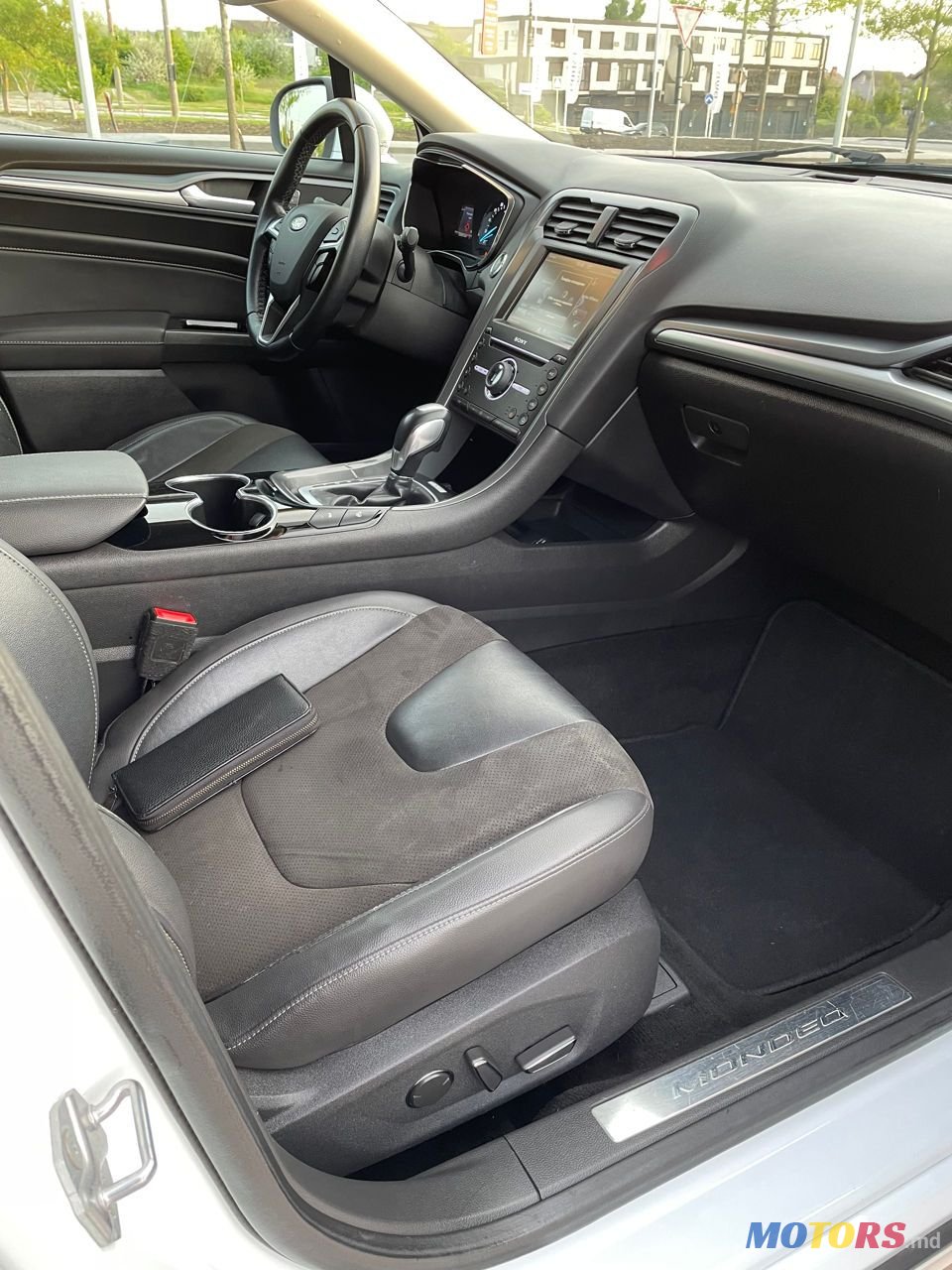 2014' Ford Mondeo photo #5