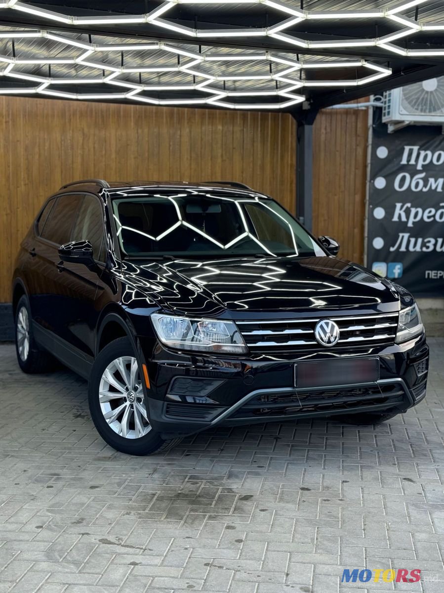 2018' Volkswagen Tiguan photo #3